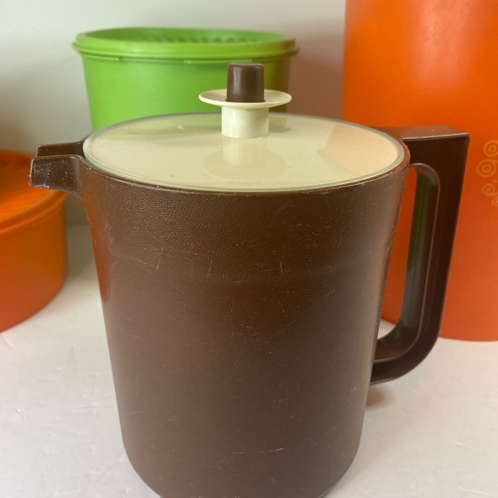 Vintage Tupperware Pitcher Small Brown Seal Push Button Almond Lid 1 1/2